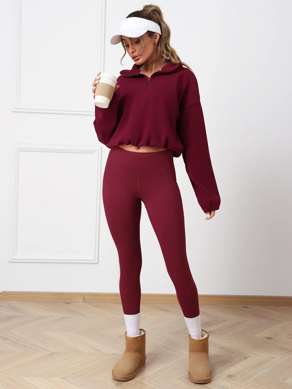 Elegant women’s sportswear with soft, flexible fabric — perfect for the gym or everyday wear.