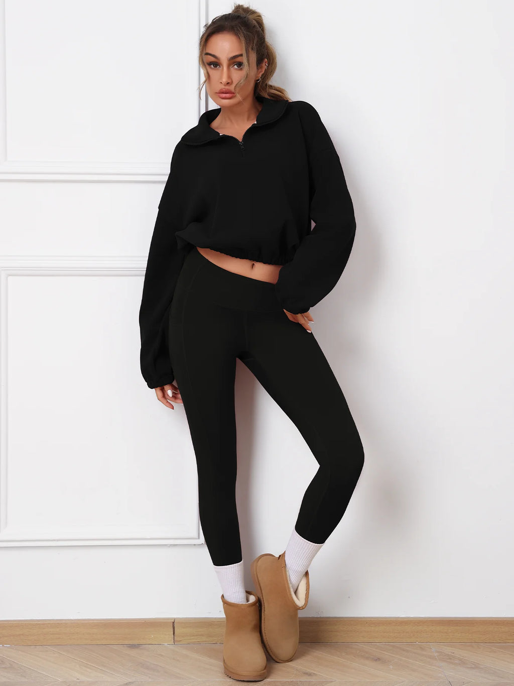 Elegant women’s sportswear with soft, flexible fabric — perfect for the gym or everyday wear.