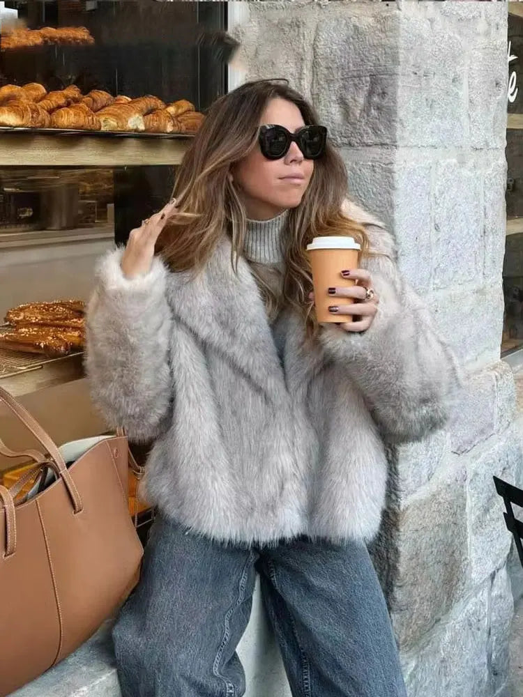 Women’s Faux Fur Coat
 معطف نسائي من الفرو