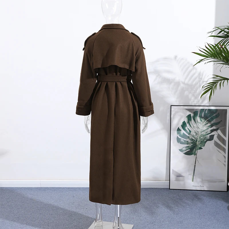 Women’s Long Winter Coat
Warmth and elegance that define your winter styl
 معطف نسائي طويل شتوي
دفء وأناقة تكمّلان إطلالتك في أيام الشتاء الباردة