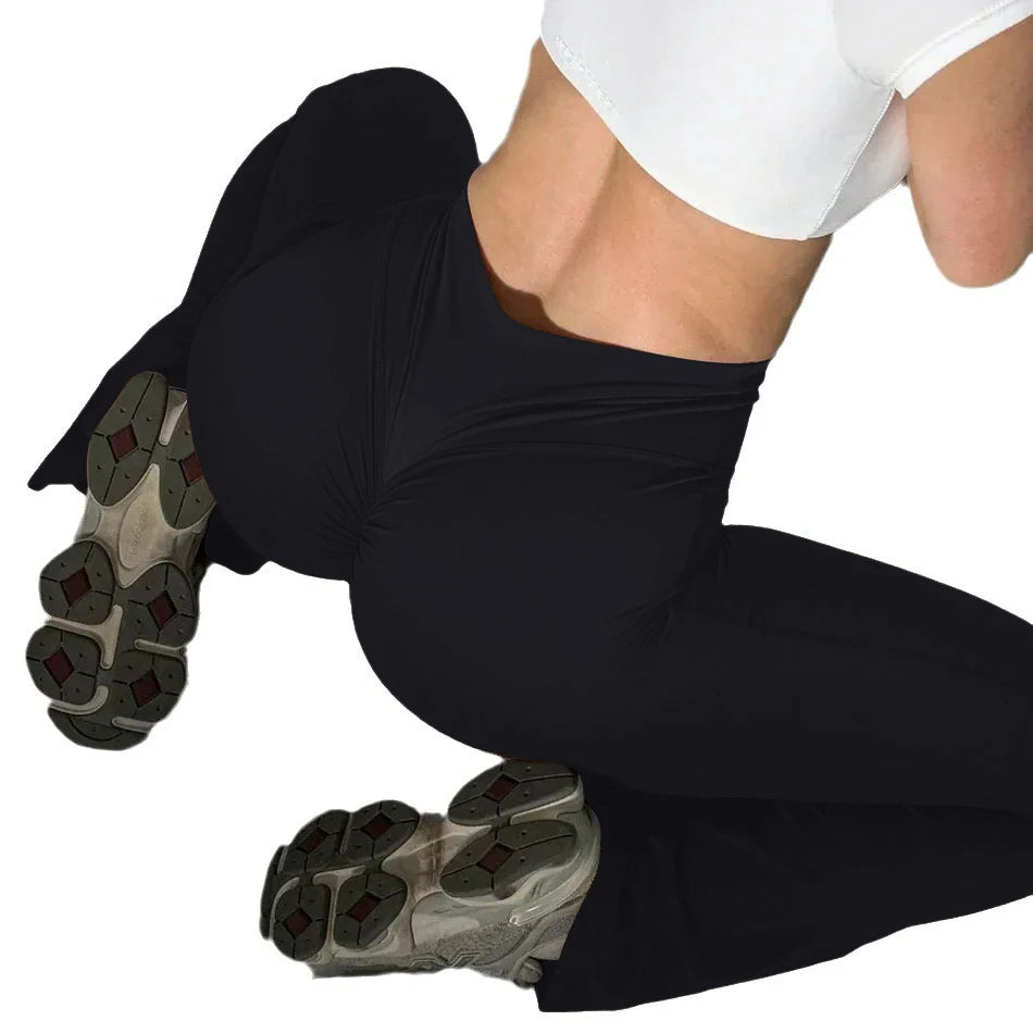 Stylish high-waisted sporty pants, perfect for workouts and daily wear.

بنطال رياضي عالي الخصر أنيق ومريح مثالي للتمارين والإطلالات اليومية.