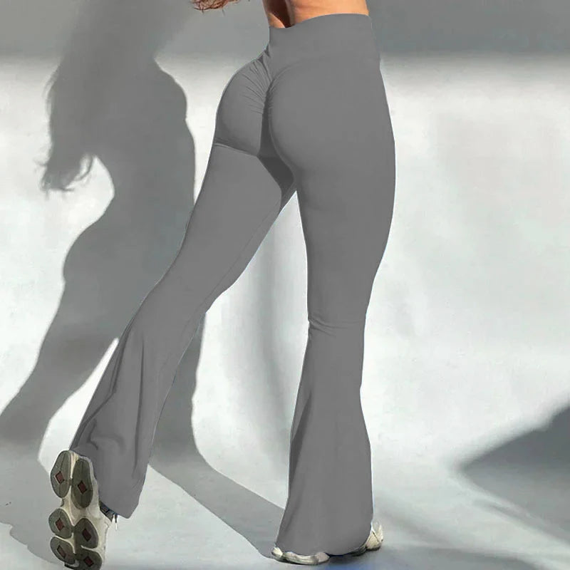 Stylish high-waisted sporty pants, perfect for workouts and daily wear.

بنطال رياضي عالي الخصر أنيق ومريح مثالي للتمارين والإطلالات اليومية.