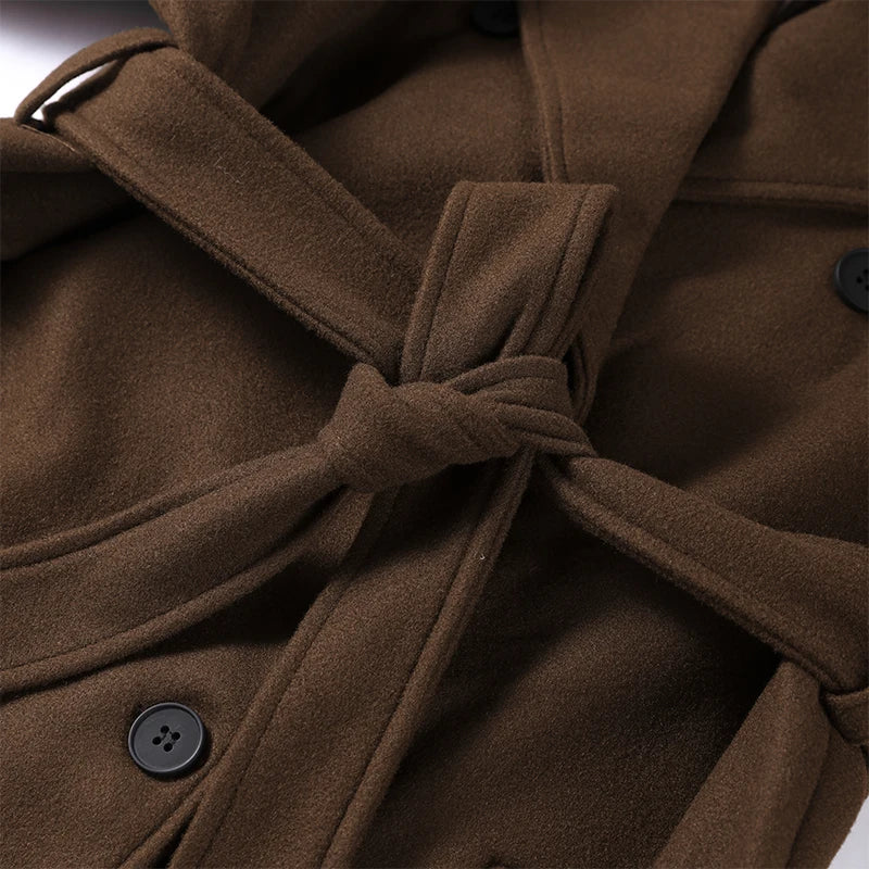 Women’s Long Winter Coat
Warmth and elegance that define your winter styl
 معطف نسائي طويل شتوي
دفء وأناقة تكمّلان إطلالتك في أيام الشتاء الباردة