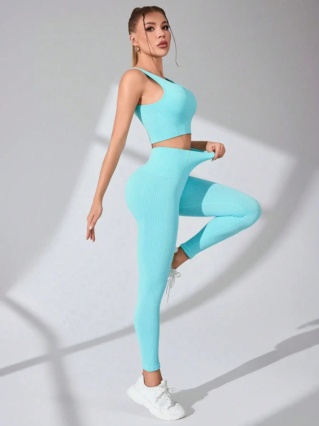 Modern women’s sports set combining comfort and style, made with lightweight fabric for full flexibility and a standout look anytime.