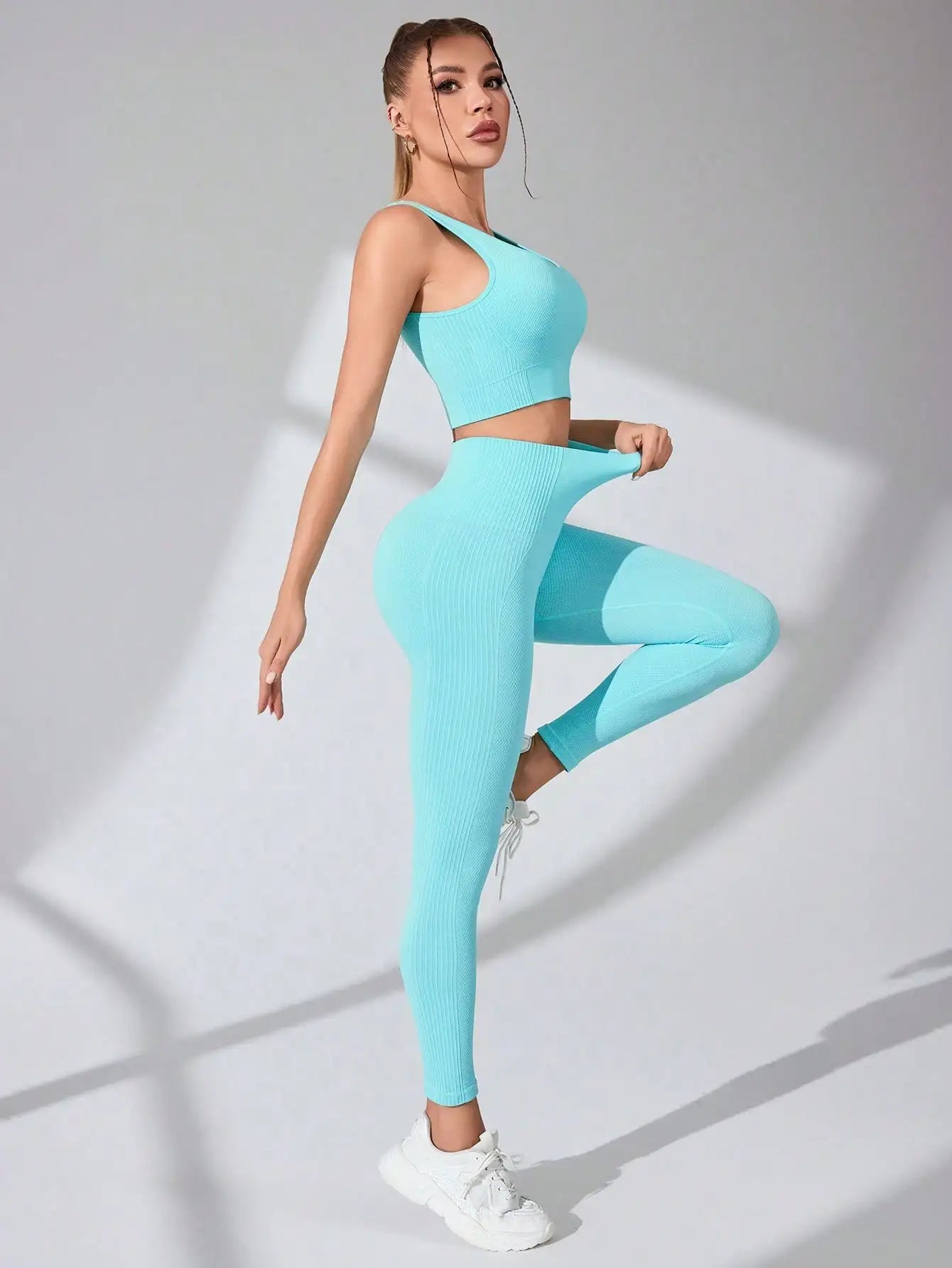 Modern women’s sports set combining comfort and style, made with lightweight fabric for full flexibility and a standout look anytime.