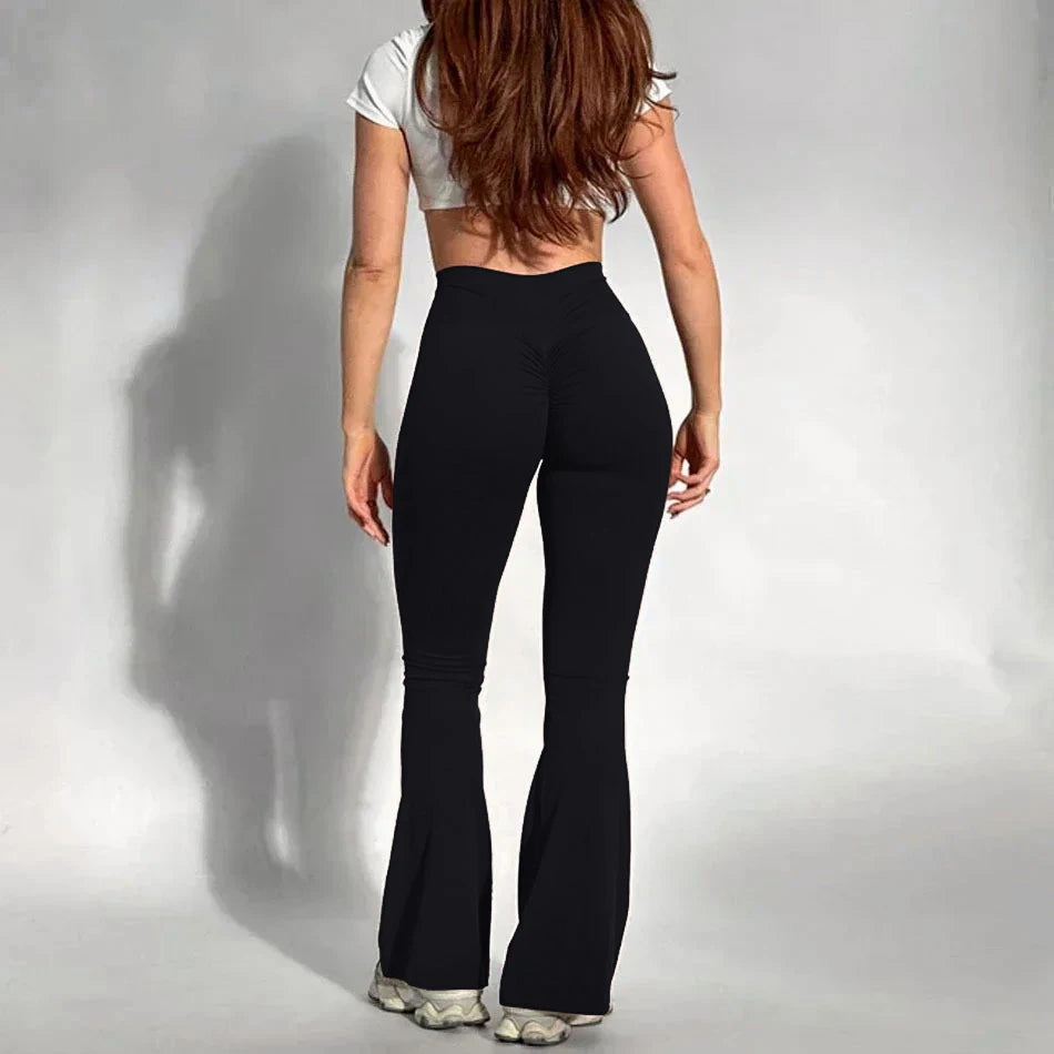 Stylish high-waisted sporty pants, perfect for workouts and daily wear.

بنطال رياضي عالي الخصر أنيق ومريح مثالي للتمارين والإطلالات اليومية.
