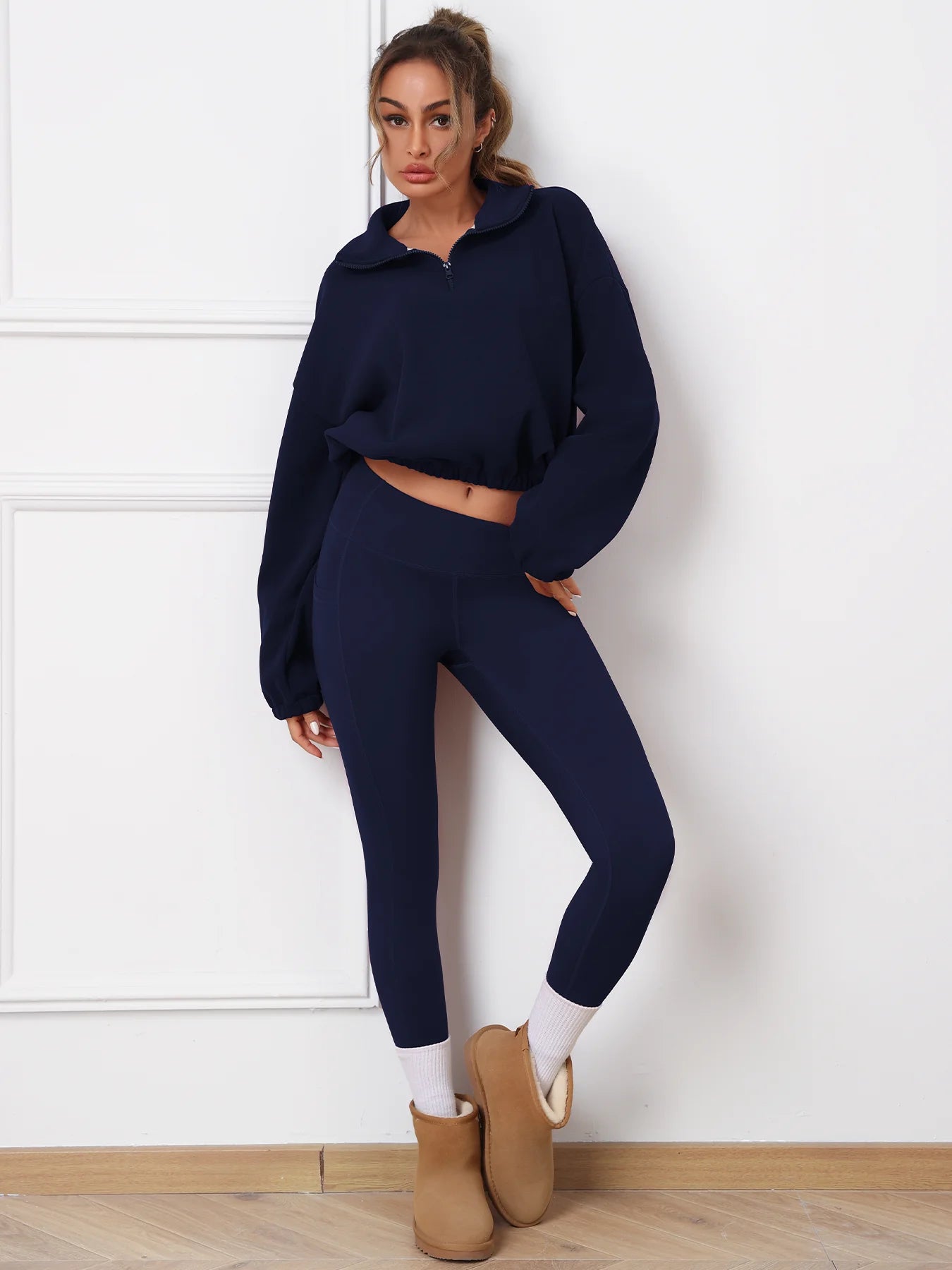 Elegant women’s sportswear with soft, flexible fabric — perfect for the gym or everyday wear.
