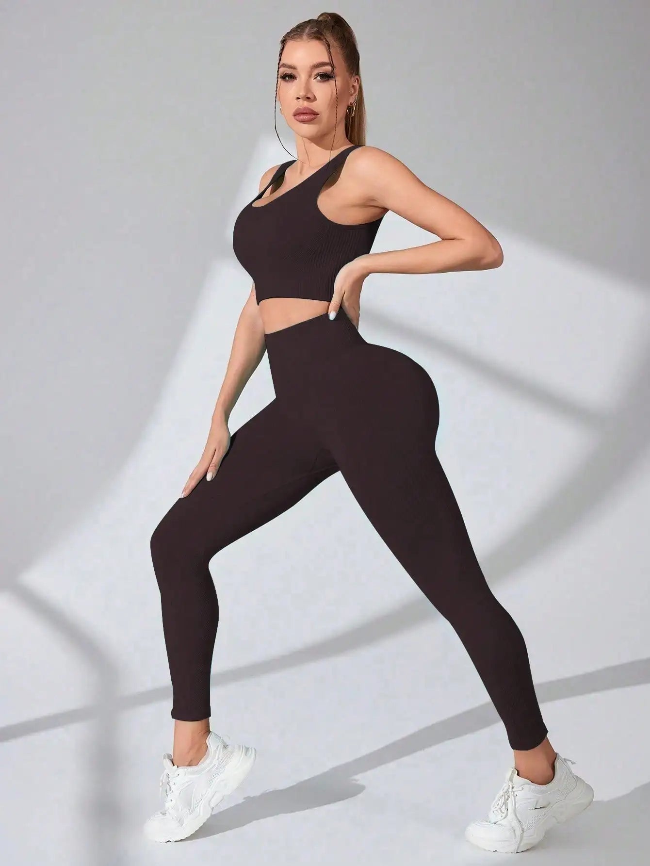 Modern women’s sports set combining comfort and style, made with lightweight fabric for full flexibility and a standout look anytime.